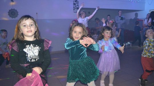 Bal andrzejkowy w Centrum Społeczno - Kulturalnym w Gorzkowie [GALERIA ZDJĘĆ]