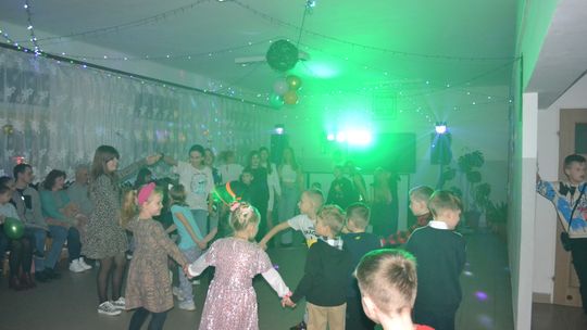 Bal andrzejkowy w Centrum Społeczno - Kulturalnym w Gorzkowie [GALERIA ZDJĘĆ]