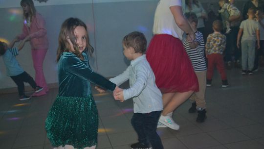 Bal andrzejkowy w Centrum Społeczno - Kulturalnym w Gorzkowie [GALERIA ZDJĘĆ]
