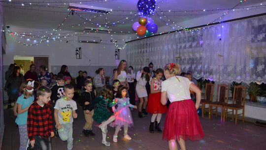 Bal andrzejkowy w Centrum Społeczno - Kulturalnym w Gorzkowie [GALERIA ZDJĘĆ]