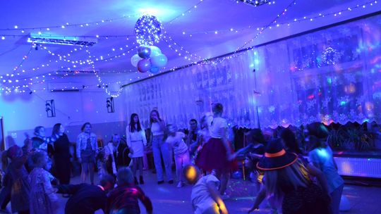 Bal andrzejkowy w Centrum Społeczno - Kulturalnym w Gorzkowie [GALERIA ZDJĘĆ]