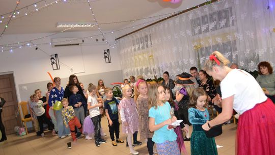 Bal andrzejkowy w Centrum Społeczno - Kulturalnym w Gorzkowie [GALERIA ZDJĘĆ]