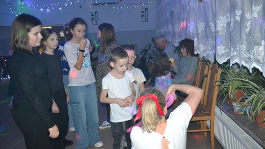 Bal andrzejkowy w Centrum Społeczno - Kulturalnym w Gorzkowie [GALERIA ZDJĘĆ]