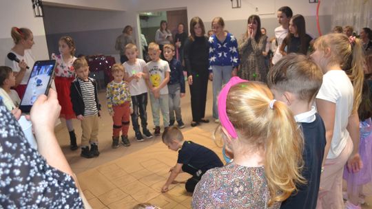 Bal andrzejkowy w Centrum Społeczno - Kulturalnym w Gorzkowie [GALERIA ZDJĘĆ]