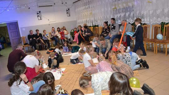 Bal andrzejkowy w Centrum Społeczno - Kulturalnym w Gorzkowie [GALERIA ZDJĘĆ]