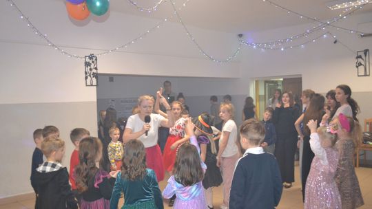 Bal andrzejkowy w Centrum Społeczno - Kulturalnym w Gorzkowie [GALERIA ZDJĘĆ]