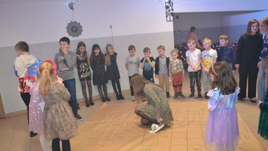 Bal andrzejkowy w Centrum Społeczno - Kulturalnym w Gorzkowie [GALERIA ZDJĘĆ]