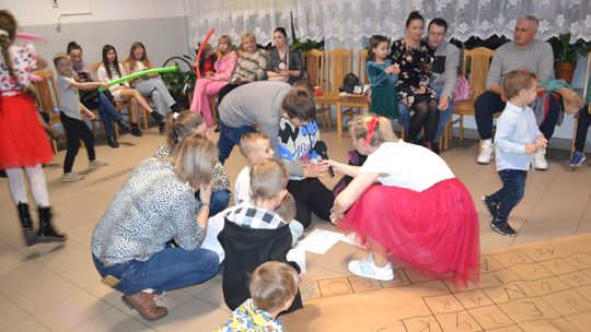 Bal andrzejkowy w Centrum Społeczno - Kulturalnym w Gorzkowie [GALERIA ZDJĘĆ]