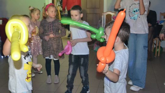 Bal andrzejkowy w Centrum Społeczno - Kulturalnym w Gorzkowie [GALERIA ZDJĘĆ]
