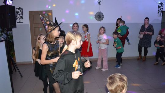 Bal andrzejkowy w Centrum Społeczno - Kulturalnym w Gorzkowie [GALERIA ZDJĘĆ]