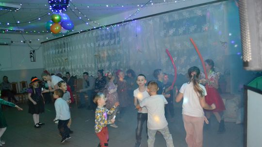 Bal andrzejkowy w Centrum Społeczno - Kulturalnym w Gorzkowie [GALERIA ZDJĘĆ]