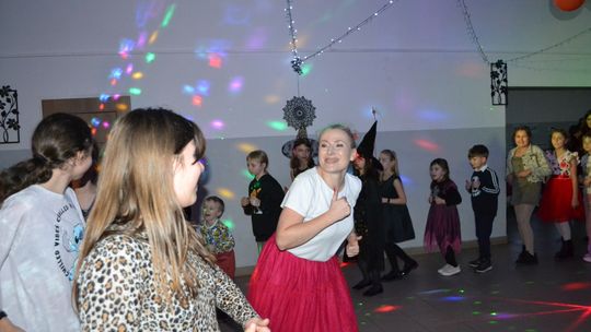 Bal andrzejkowy w Centrum Społeczno - Kulturalnym w Gorzkowie [GALERIA ZDJĘĆ]