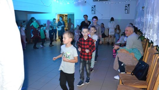 Bal andrzejkowy w Centrum Społeczno - Kulturalnym w Gorzkowie [GALERIA ZDJĘĆ]