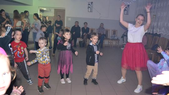 Bal andrzejkowy w Centrum Społeczno - Kulturalnym w Gorzkowie [GALERIA ZDJĘĆ]