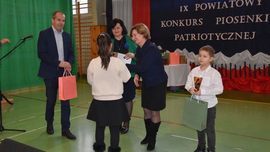 Gm. Łopiennik Górny. IX Powiatowy Konkurs Piosenki Patriotycznej [GALERIA ZDJĘĆ]