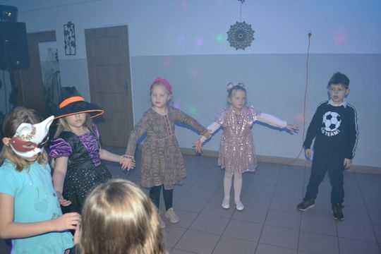 Bal andrzejkowy w Centrum Społeczno - Kulturalnym w Gorzkowie [GALERIA ZDJĘĆ]