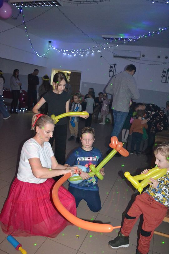 Bal andrzejkowy w Centrum Społeczno - Kulturalnym w Gorzkowie [GALERIA ZDJĘĆ]