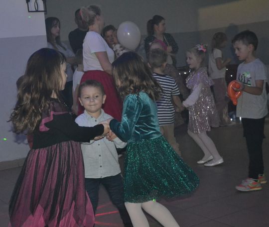 Bal andrzejkowy w Centrum Społeczno - Kulturalnym w Gorzkowie [GALERIA ZDJĘĆ]