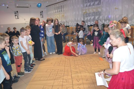 Bal andrzejkowy w Centrum Społeczno - Kulturalnym w Gorzkowie [GALERIA ZDJĘĆ]