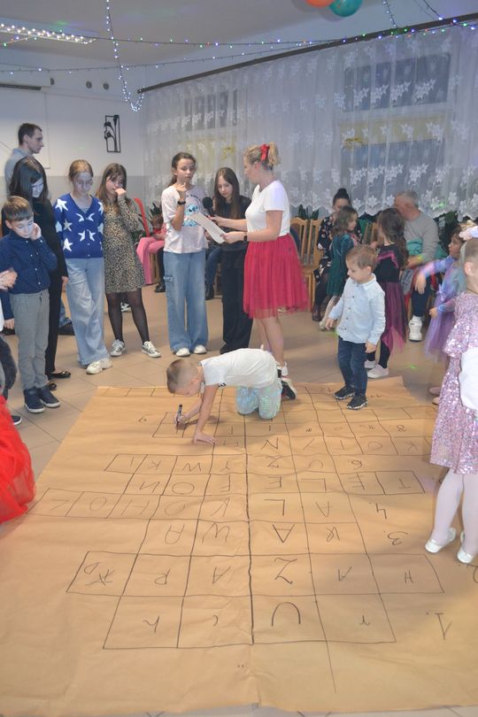 Bal andrzejkowy w Centrum Społeczno - Kulturalnym w Gorzkowie [GALERIA ZDJĘĆ]