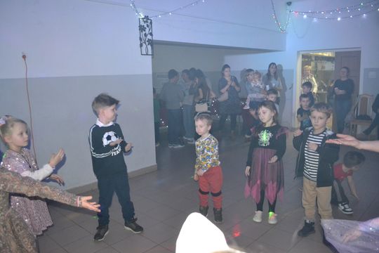 Bal andrzejkowy w Centrum Społeczno - Kulturalnym w Gorzkowie [GALERIA ZDJĘĆ]