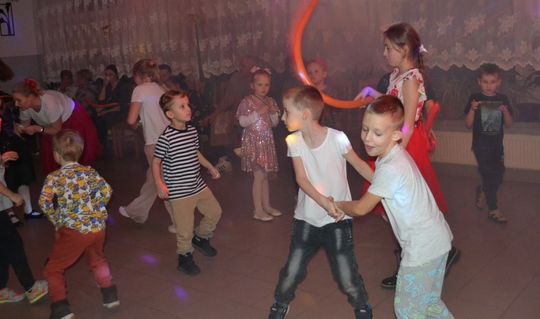 Bal andrzejkowy w Centrum Społeczno - Kulturalnym w Gorzkowie [GALERIA ZDJĘĆ]