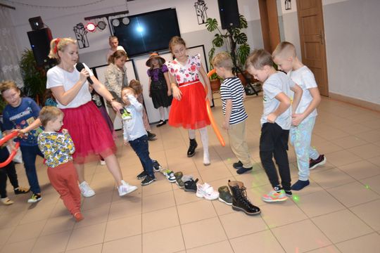 Bal andrzejkowy w Centrum Społeczno - Kulturalnym w Gorzkowie [GALERIA ZDJĘĆ]