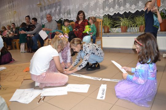 Bal andrzejkowy w Centrum Społeczno - Kulturalnym w Gorzkowie [GALERIA ZDJĘĆ]