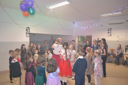 Bal andrzejkowy w Centrum Społeczno - Kulturalnym w Gorzkowie [GALERIA ZDJĘĆ]