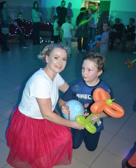 Bal andrzejkowy w Centrum Społeczno - Kulturalnym w Gorzkowie [GALERIA ZDJĘĆ]