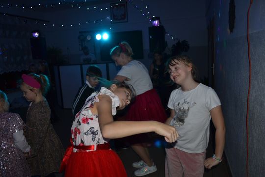 Bal andrzejkowy w Centrum Społeczno - Kulturalnym w Gorzkowie [GALERIA ZDJĘĆ]