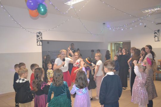 Bal andrzejkowy w Centrum Społeczno - Kulturalnym w Gorzkowie [GALERIA ZDJĘĆ]