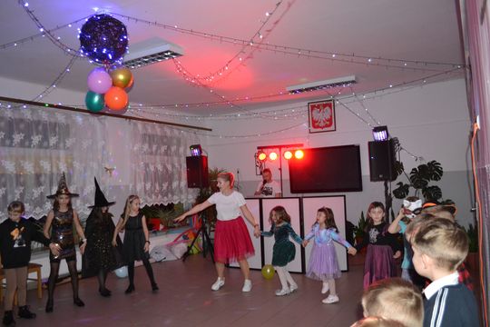 Bal andrzejkowy w Centrum Społeczno - Kulturalnym w Gorzkowie [GALERIA ZDJĘĆ]