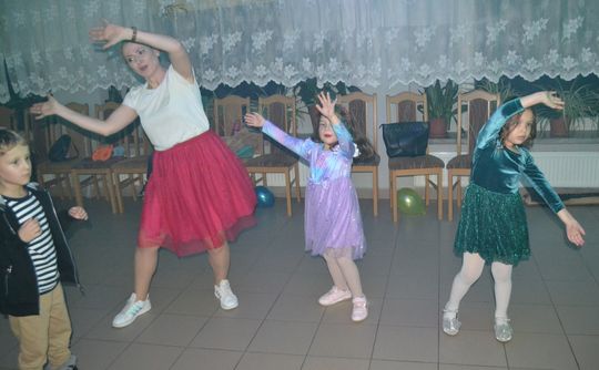 Bal andrzejkowy w Centrum Społeczno - Kulturalnym w Gorzkowie [GALERIA ZDJĘĆ]