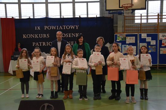 Gm. Łopiennik Górny. IX Powiatowy Konkurs Piosenki Patriotycznej [GALERIA ZDJĘĆ]