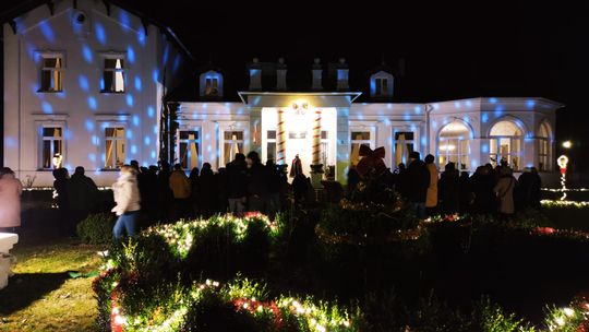 Gm. Siedliszcze. Jarmark świąteczny w Kuliku wieczorową porą... [GALERIA ZDJĘĆ]