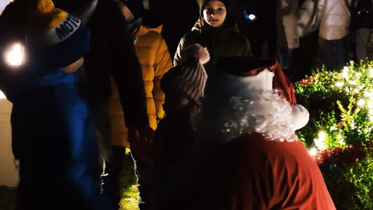 Gm. Siedliszcze. Jarmark świąteczny w Kuliku wieczorową porą... [GALERIA ZDJĘĆ]