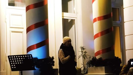 Gm. Siedliszcze. Jarmark świąteczny w Kuliku wieczorową porą... [GALERIA ZDJĘĆ]