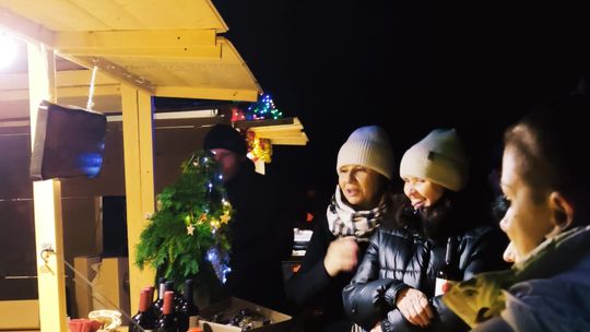 Gm. Siedliszcze. Jarmark świąteczny w Kuliku wieczorową porą... [GALERIA ZDJĘĆ]