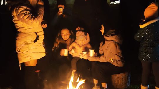 Gm. Siedliszcze. Jarmark świąteczny w Kuliku wieczorową porą... [GALERIA ZDJĘĆ]