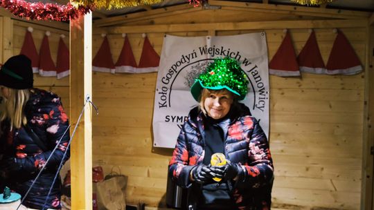 Gm. Siedliszcze. Jarmark świąteczny w Kuliku wieczorową porą... [GALERIA ZDJĘĆ]