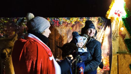 Gm. Siedliszcze. Jarmark świąteczny w Kuliku wieczorową porą... [GALERIA ZDJĘĆ]