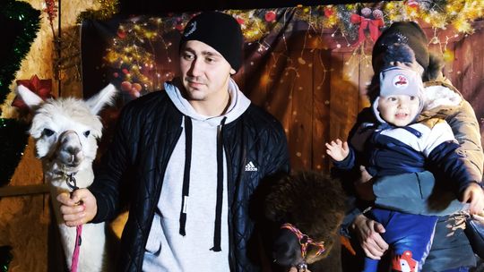 Gm. Siedliszcze. Jarmark świąteczny w Kuliku wieczorową porą... [GALERIA ZDJĘĆ]