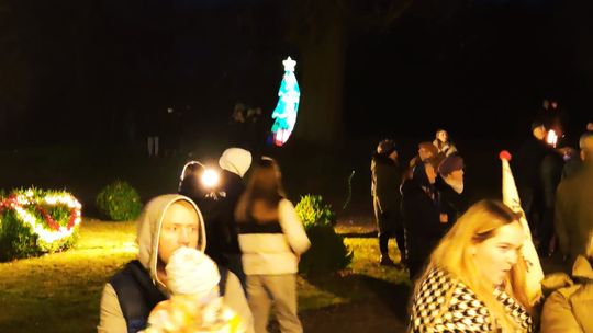 Gm. Siedliszcze. Jarmark świąteczny w Kuliku wieczorową porą... [GALERIA ZDJĘĆ]