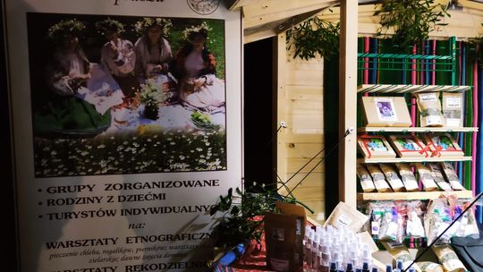 Gm. Siedliszcze. Jarmark świąteczny w Kuliku wieczorową porą... [GALERIA ZDJĘĆ]