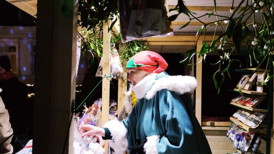 Gm. Siedliszcze. Jarmark świąteczny w Kuliku wieczorową porą... [GALERIA ZDJĘĆ]