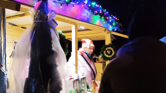 Gm. Siedliszcze. Jarmark świąteczny w Kuliku wieczorową porą... [GALERIA ZDJĘĆ]