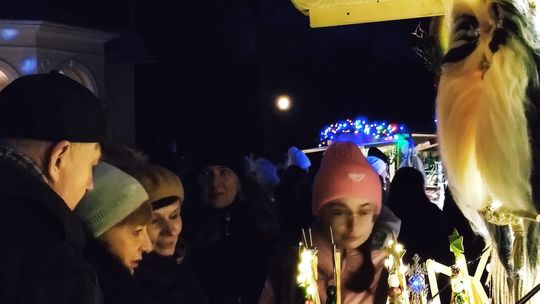 Gm. Siedliszcze. Jarmark świąteczny w Kuliku wieczorową porą... [GALERIA ZDJĘĆ]