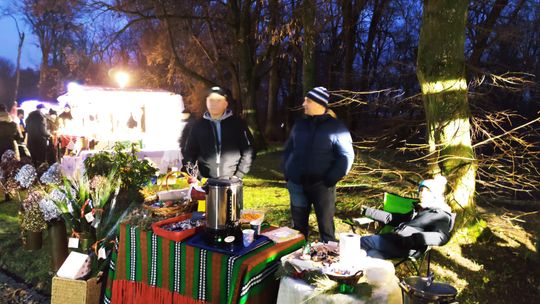 Gm. Siedliszcze. Jarmark świąteczny w Kuliku wieczorową porą... [GALERIA ZDJĘĆ]