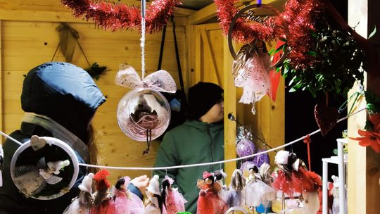 Gm. Siedliszcze. Jarmark świąteczny w Kuliku wieczorową porą... [GALERIA ZDJĘĆ]